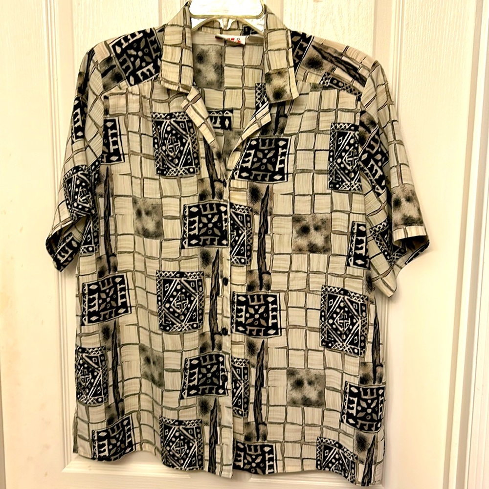 Alia Petites  women’s size 16 button down blouse. Polyester easy care.